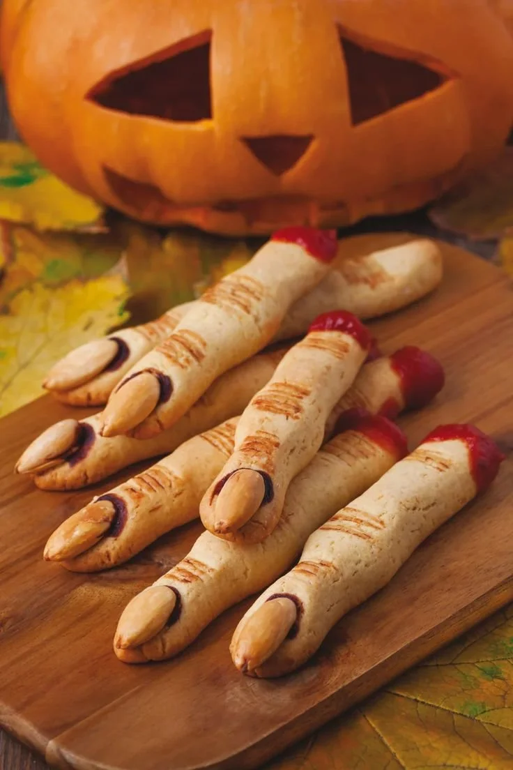 Biscuits sorcière en forme de doigts de sorcière, parfaits pour Halloween