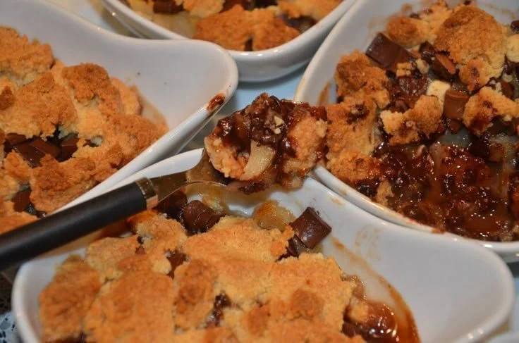Crumble poire chocolat façon Cyril Lignac, un dessert appétissant
