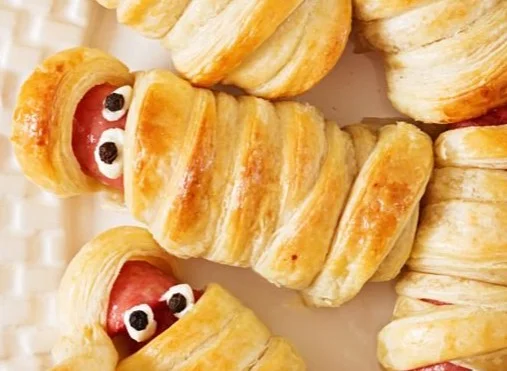 Feuilletés saucisse Halloween en forme de momies