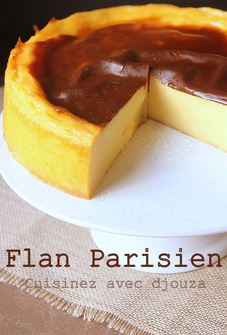 Flan à la parisienne sans pâte, dessert crémeux et léger présenté dans un moule.