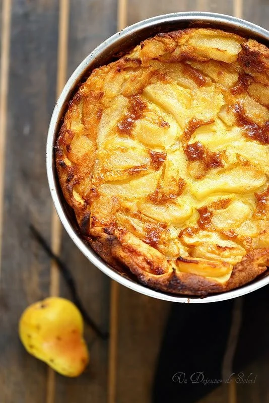 Flognarde aux poires, dessert savoureux et réconfortant à base de poires.