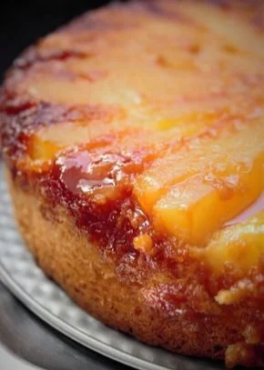 Gâteau Tatin Poire au Caramel, Amandes et Épices, dessert savoureux et élégant