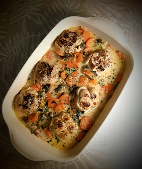 Paupiettes de viande en sauce blanquette, un plat savoureux et traditionnel.