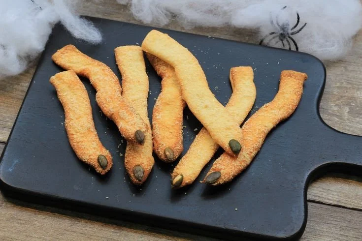 Recette de Doigts de sorcière au parmesan et graines de courge décorés