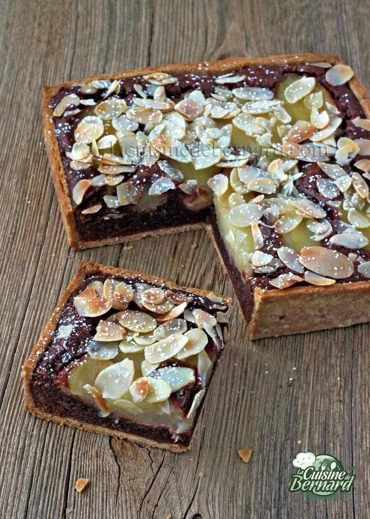 Tarte Bourdaloue aux poires et chocolat avec amandes grillées