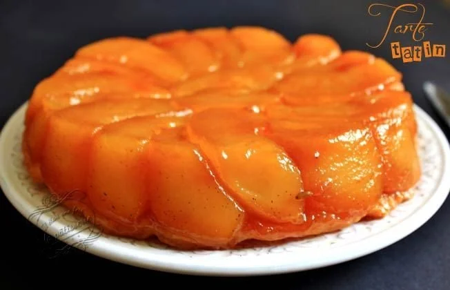 Tarte tatin de Christophe Michalak, un dessert aux pommes caramélisées et croûte dorée.