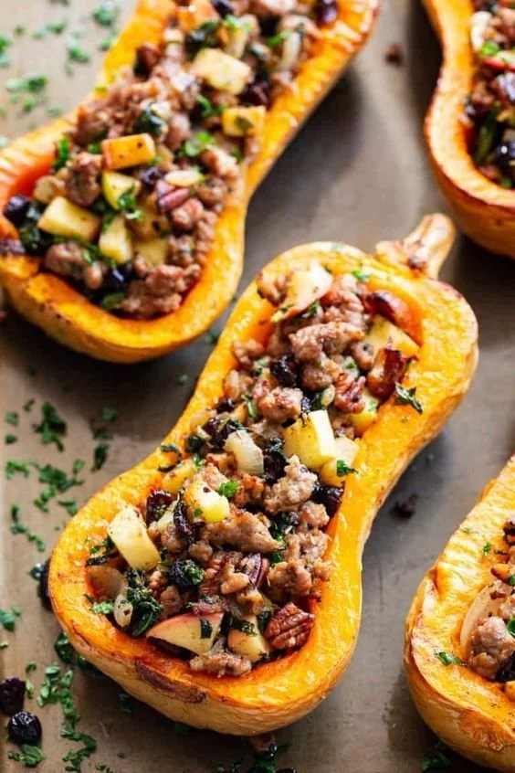 Recette de courge butternut farcie à la saucisse et aux pommes