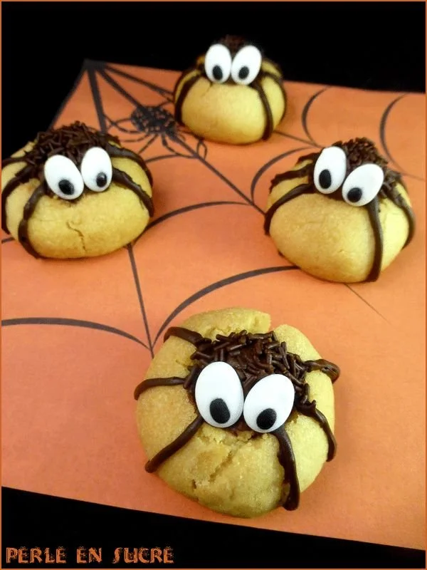 Biscuits sablés araignées décorés pour Halloween - recette facile