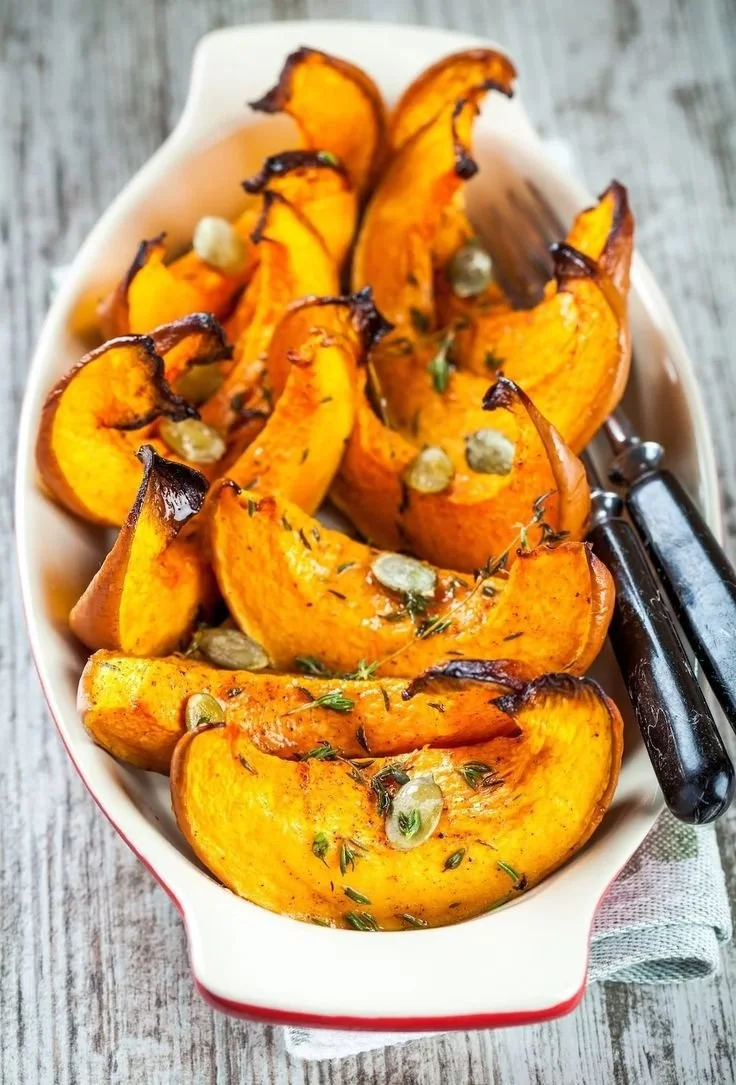 Butternut rôtie aux épices servie dans un plat