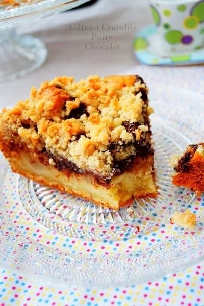 Gâteau crumble aux poires et chocolat, dessert savoureux et gourmand