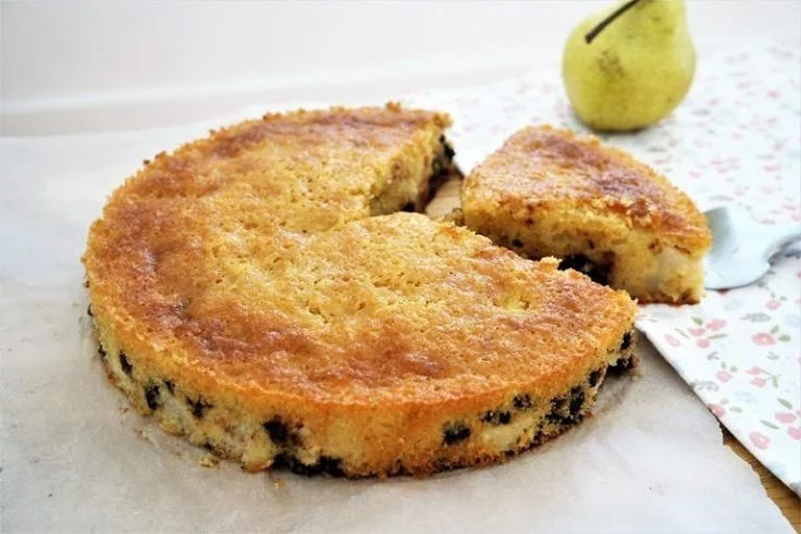 Gâteau moelleux poire chocolat, une recette gourmande d'Aux Fourneaux.