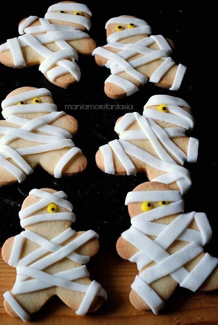 Gâteau en forme de momie décoré pour Halloween