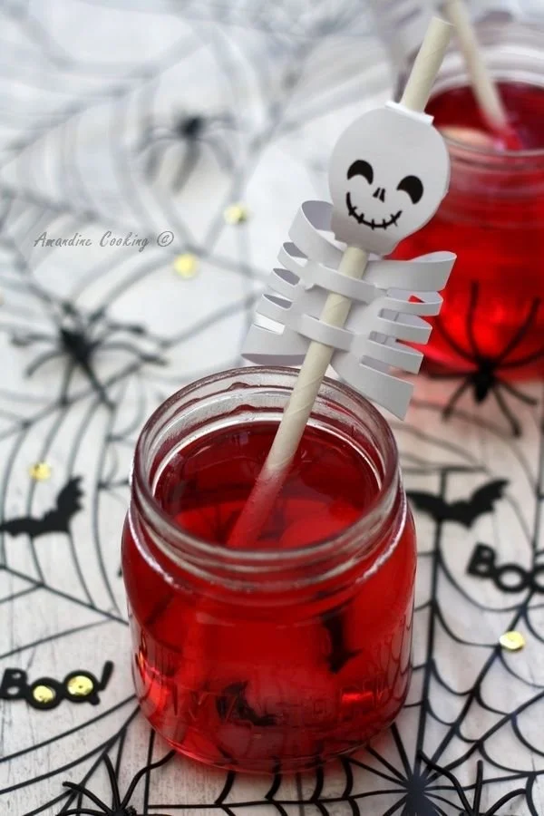 Cocktail Jus Sanglant aux yeux globuleux pour Halloween