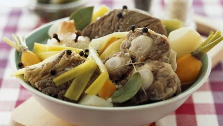 Viande choisie pour un pot-au-feu, plat traditionnel français réconfortant