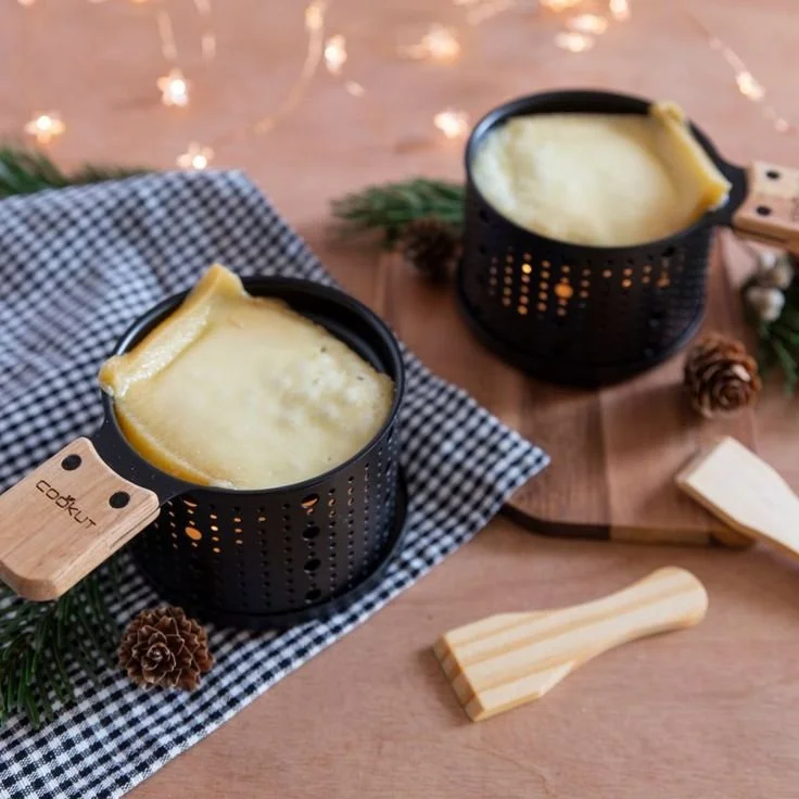 Raclette en Bois et Métal Naturel de Cookut, idéale pour les soirées fromage.