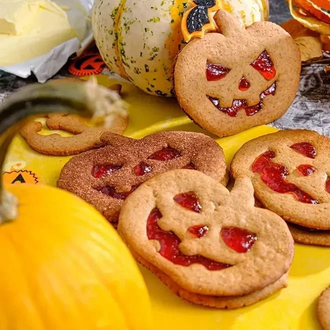 Biscuits Halloween décorés pour une fête effrayante et festive.