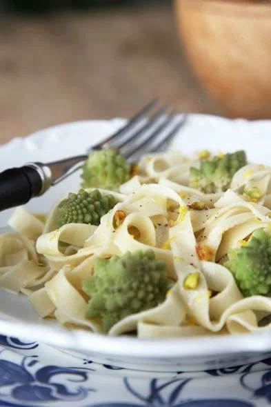 Tagliatelles maison au chou romanesco avec sauce crémée citron sur le miam-miam blog