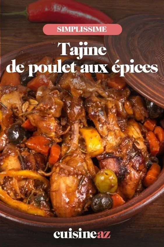 Tajine de poulet aux épices, un plat traditionnel mariné avec des épices savoureuses.